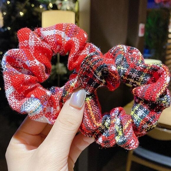 NEW! Tweed Christmas Plaid Scrunchie Set - Picture 6 of 9